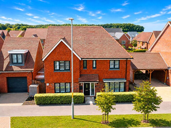 4 Bedroom Detached House For Sale In Honeysuckle Avenue, Willesborough, TN24