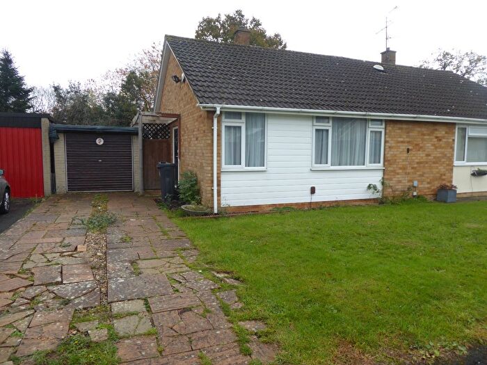 2 Bedroom Bungalow To Rent In Stoneham Close, Tilehurst, Reading, Berkshire, RG30