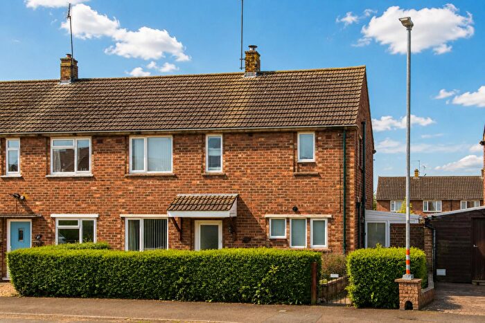 3 Bedroom Semi-Detached House For Sale In Hertford Road, Kettering, NN15