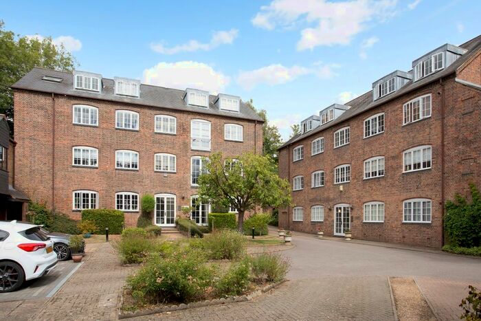 2 Bedroom Flat To Rent In Abbey Mill Lane, St.Albans, AL3