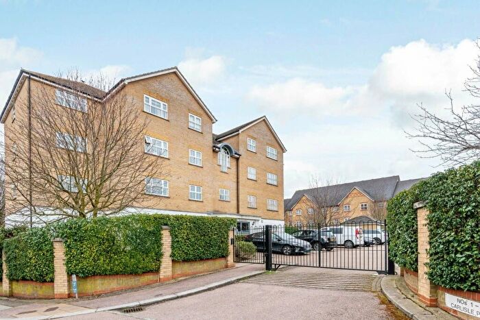 2 Bedroom Flat To Rent In Crosby Court, Carlisle Place, London, N11