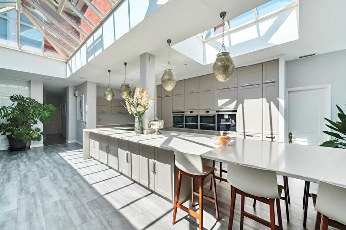 7 Bedroom Detached House To Rent In Vallance Gardens Hove, BN3