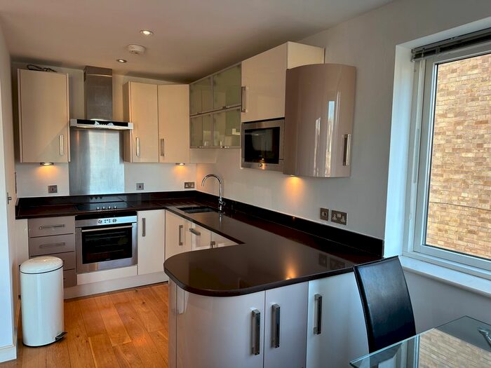 2 Bedroom Flat To Rent In Upper Richmond Road, Putney, SW15