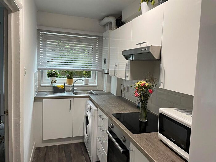 1 Bedroom Flat To Rent In Vicarage Lane, Gravesend, DA12