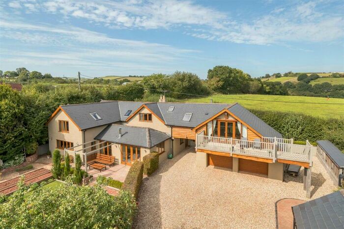 4 Bedroom Detached House For Sale In Nadderwater, Exeter, EX4