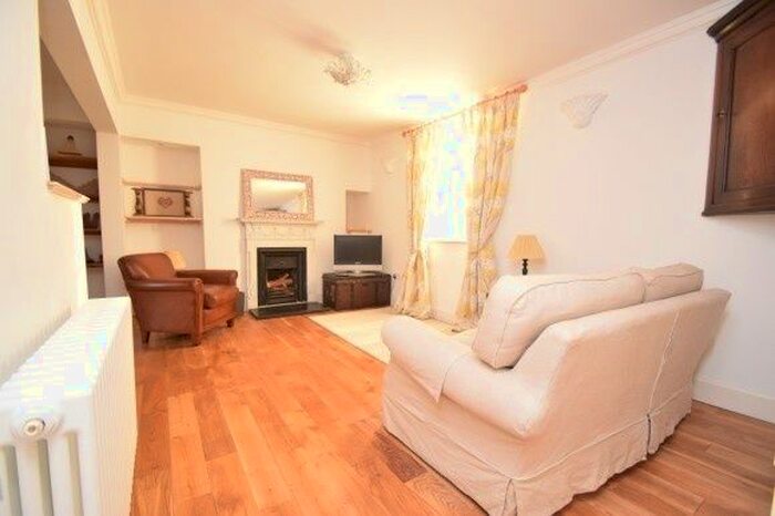 2 Bedroom Town House To Rent In Douglas Row, Inverness, Highland IV1