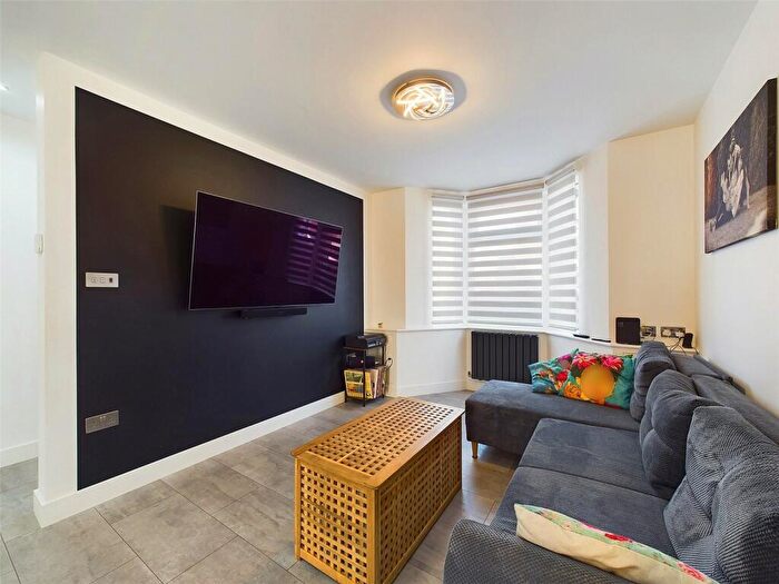 3 Bedroom Terraced House For Sale In Linden Road, Gloucester, Gloucestershire, GL1
