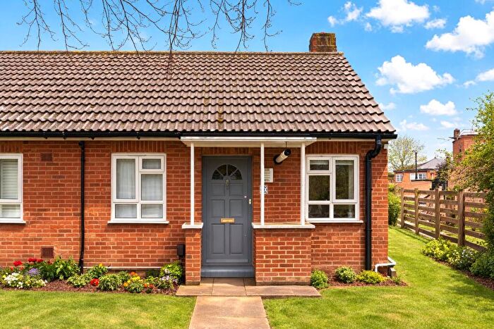 1 Bedroom Bungalow For Sale In Glazebrook Close, London, SE21