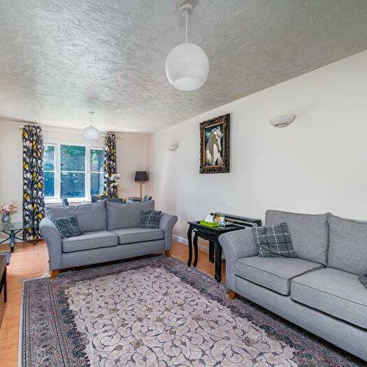 2 Bedroom Flat To Rent In Kingfisher Way, London, NW10