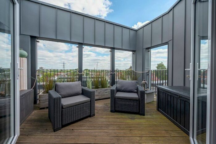 2 Bedroom Flat To Rent In Haydon Park Road, Wimbledon, London, SW19