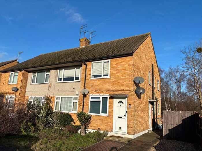 2 Bedroom Maisonette For Sale In Woodhaw, Egham, Surrey, TW20