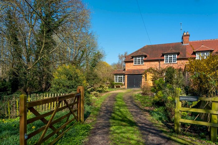 3 Bedroom Cottage For Sale In Denton, The Green, OX44
