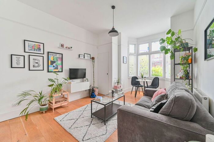 1 Bedroom Flat To Rent In Canonbie Road, Forest Hill, London, SE23