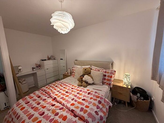1 Bedroom Flat To Rent In Parsons Close, Staddiscombe, PL9