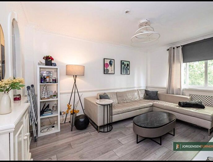 1 Bedroom Flat For Sale In Romney Court, Shepherds Bush Green, London, W12