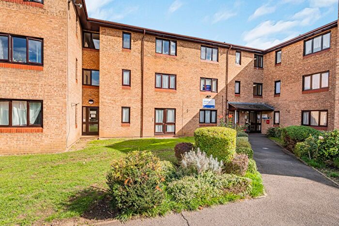 1 Bedroom Flat For Sale In Woodlea Court, Verona Close, Uxbridge, UB8