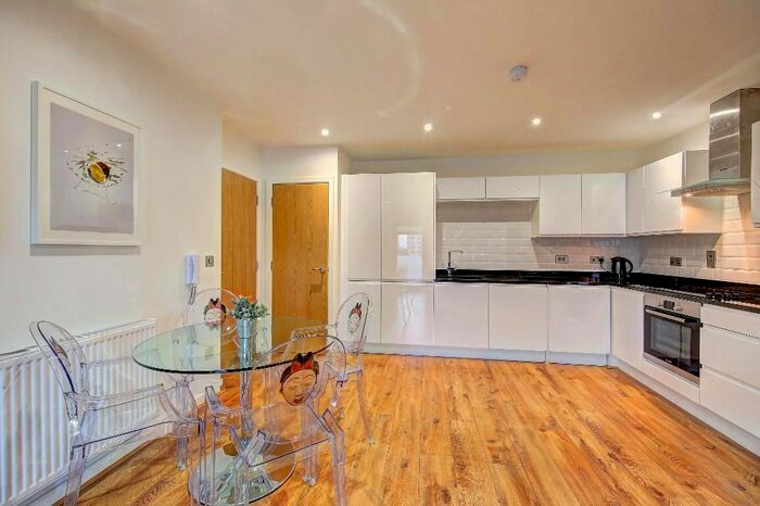 2 Bedroom Flat To Rent In Milner Road, South Wimbledon, SW19