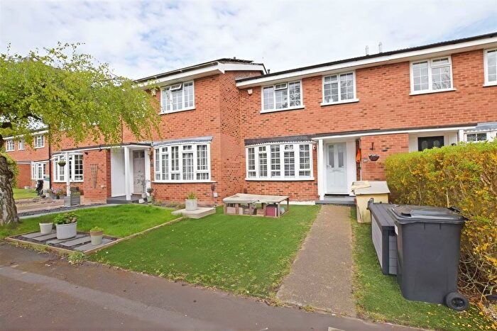 3 Bedroom Terraced House To Rent In Birchwood Grove, Hampton, TW12