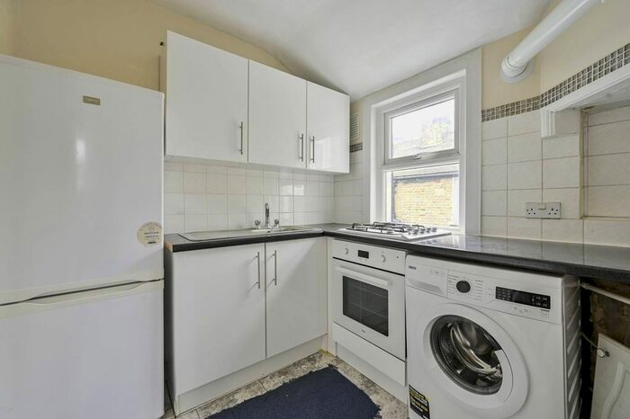 2 Bedroom Flat To Rent In Brownhill Road, Catford, London, SE6