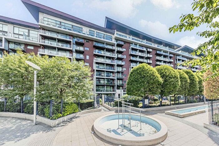 2 Bedroom Flat To Rent In Queenstown Road, Battersea, SW11