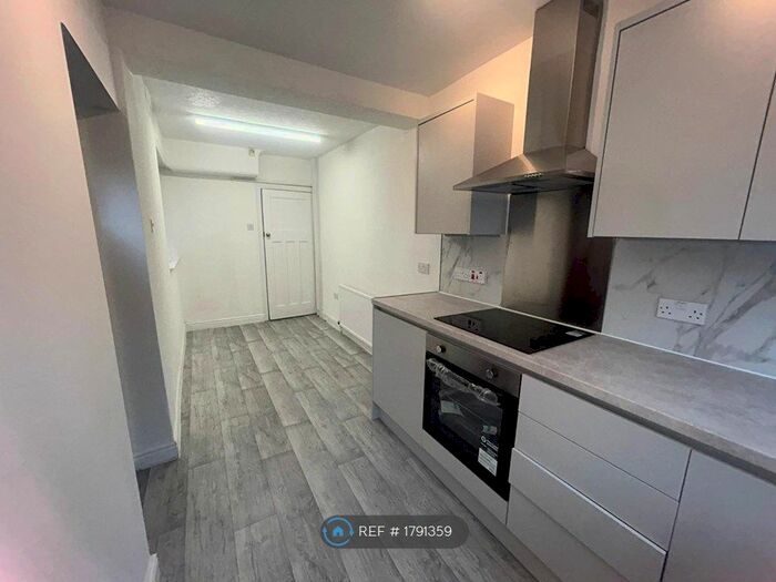 3 Bedroom Semi-Detached House To Rent In Maldon Crescent, Swinton, Manchester, M27