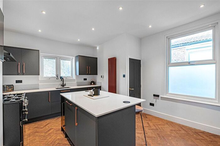3 Bedroom Flat For Sale In Fallsbrook Road, Furzedown, SW16