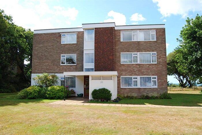 2 Bedroom Flat For Sale In Beacon Drive, Highcliffe, Christchurch, BH23