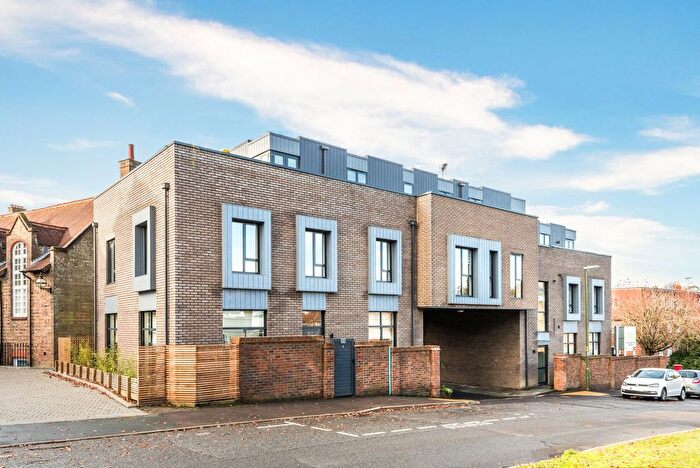 1 Bedroom Flat To Rent In Syresham Gardens, The Gatehouse, RH16