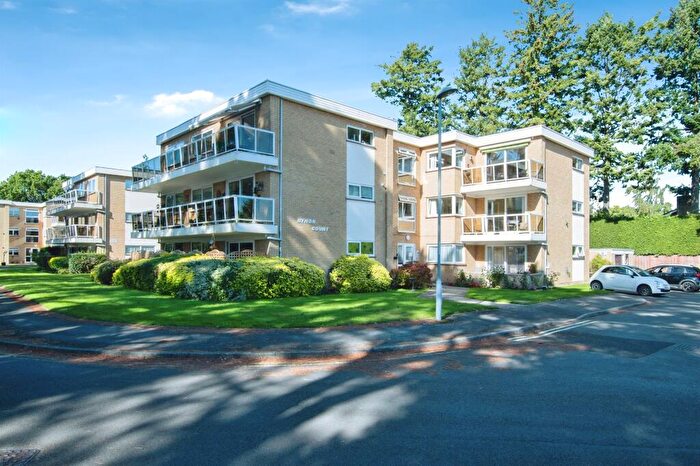 2 Bedroom Flat For Sale In Library Road, Ferndown, BH22