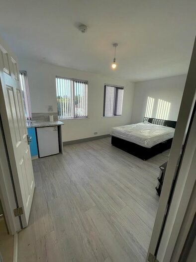 Studio To Rent In 24 Oldfield Circus, Northolt UB5