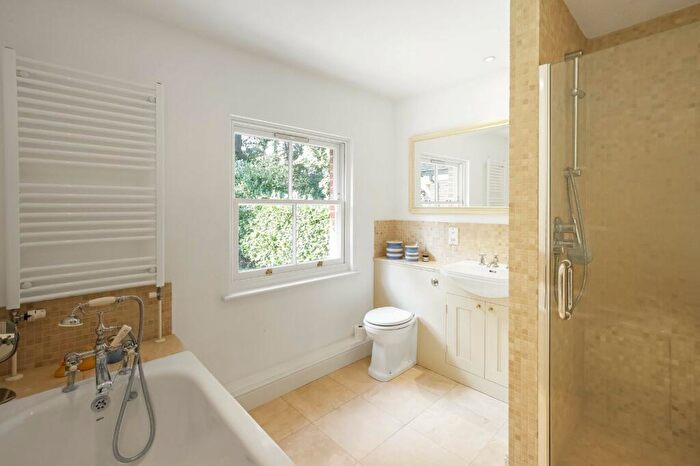 4 Bedroom Detached House For Sale In Southampton Road, Alderbury, Salisbury, Wiltshire, SP5