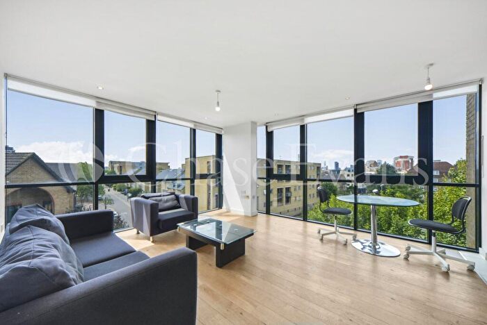 2 Bedroom Flat For Sale In Forge Square, Isle Of Dogs, London, E14