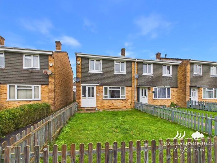 3 Bedroom Semi Detached House For Sale In Greendale Close, Fareham, PO15