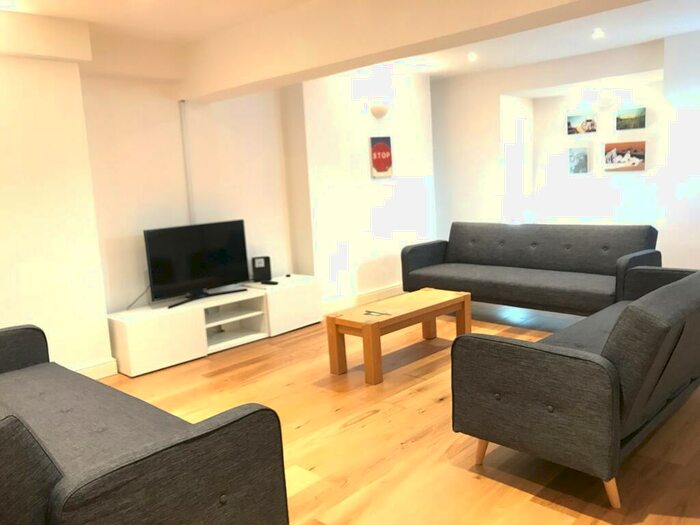 6 Bedroom End Of Terrace House To Rent In Alton Road, Plymouth, PL4