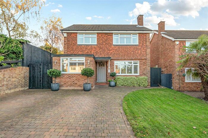 4 Bedroom Detached House For Sale In White Oak Drive, Beckenham, BR3