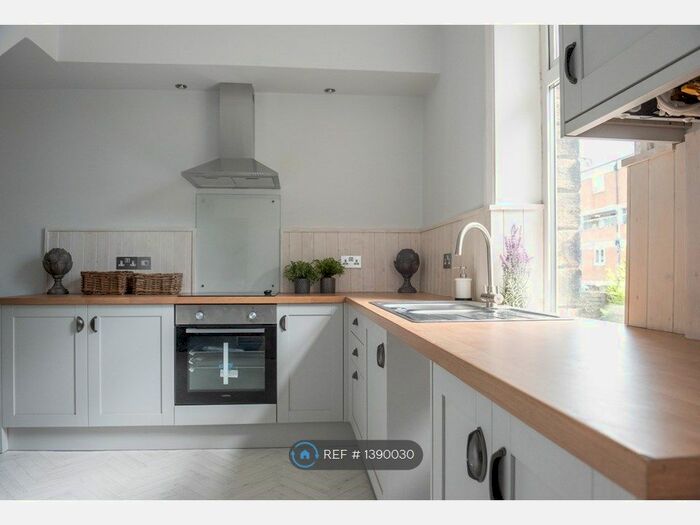 3 Bedroom Terraced House To Rent In Albert Street, Elland, HX5