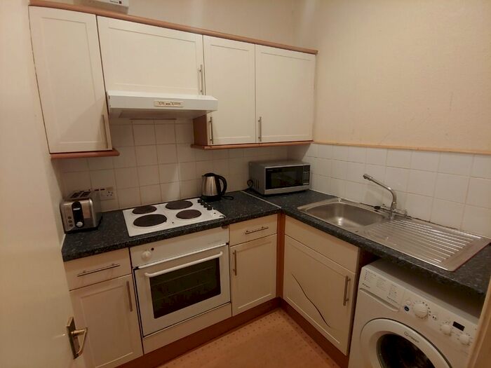 2 Bedroom Flat To Rent In Drumdryan Street, Tollcross, Edinburgh, EH3