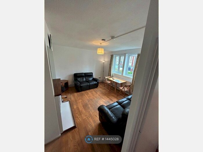 1 Bedroom Flat To Rent In Aldine Court, London, W12