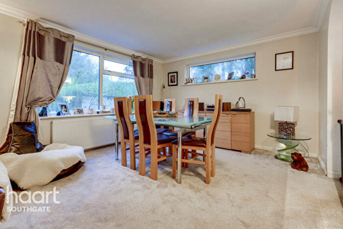 4 Bedroom Detached House For Sale In Northaw Road West, Potters Bar, EN6