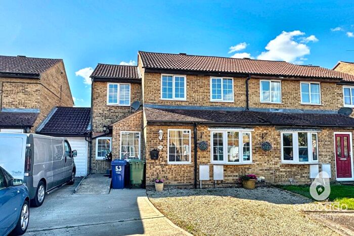 5 Bedroom Semi-Detached House For Sale In Manston Close, Bicester, OX26
