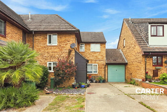 3 Bedroom End Of Terrace House For Sale In Orlando Drive, Basildon, SS13