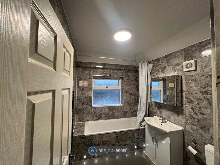 5 Bedroom Semi-Detached House To Rent In Nestles Avenue, Hayes Amp; Harlington, UB3