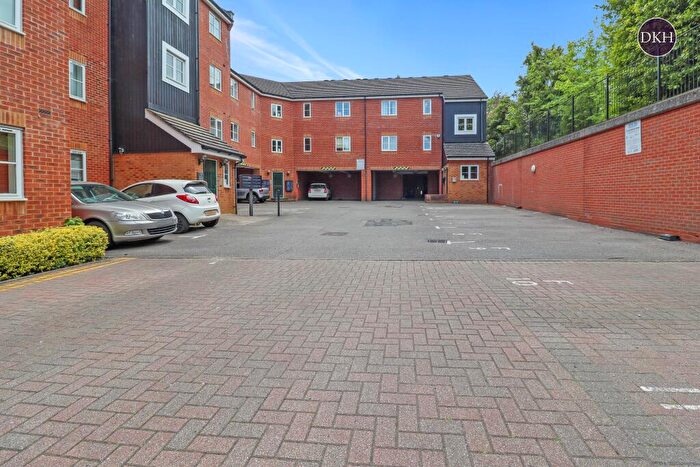 2 Bedroom Apartment To Rent In London Road, Apsley, HP3