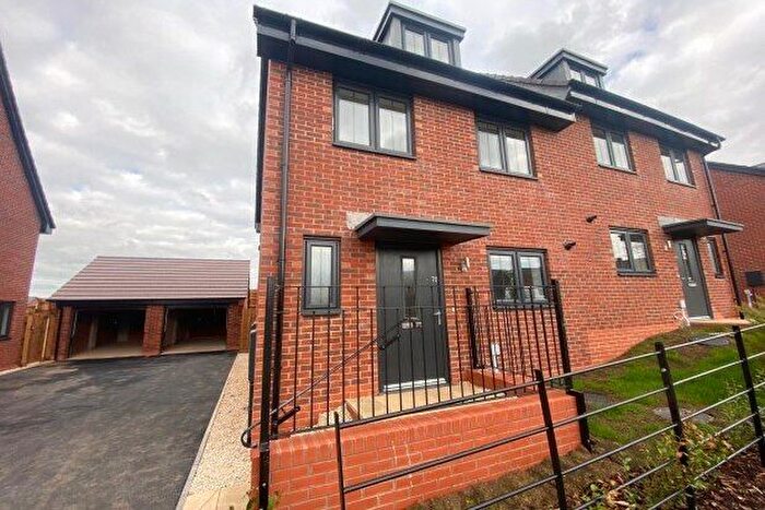 4 Bedroom Semi-Detached House To Rent In Vicar Wood Way, Derby, DE22
