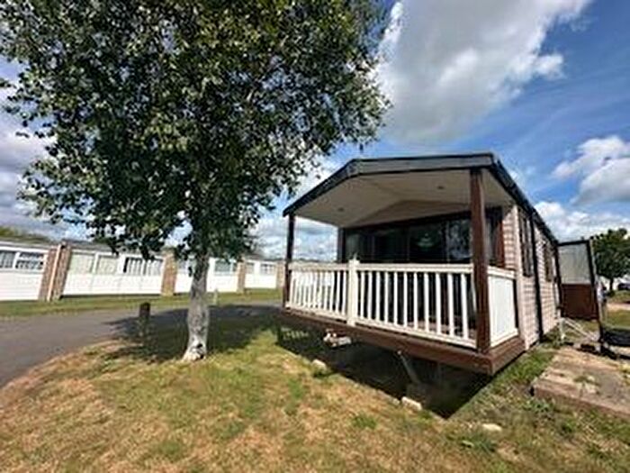 3 Bedroom Mobile/park Home For Sale In Beach Road, Hemsby, Great Yarmouth, NR29