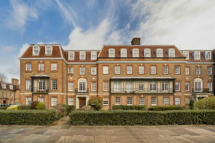 3 Bedroom Flat To Rent In Fortis Green, London, N10