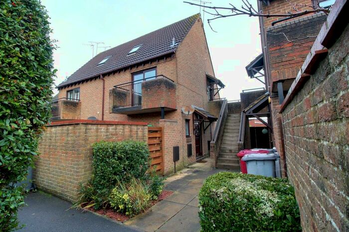 1 Bedroom Flat To Rent In Tylers Place, Tilehurst, RG30