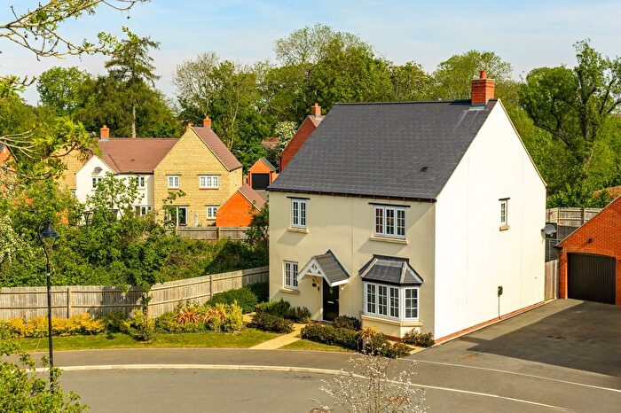 4 Bedroom Detached House For Sale In Poachers End, Silverstone, NN12