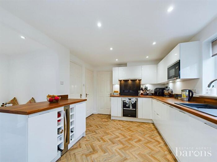 4 Bedroom Detached House For Sale In Vespasian Gardens, Basingstoke, RG24
