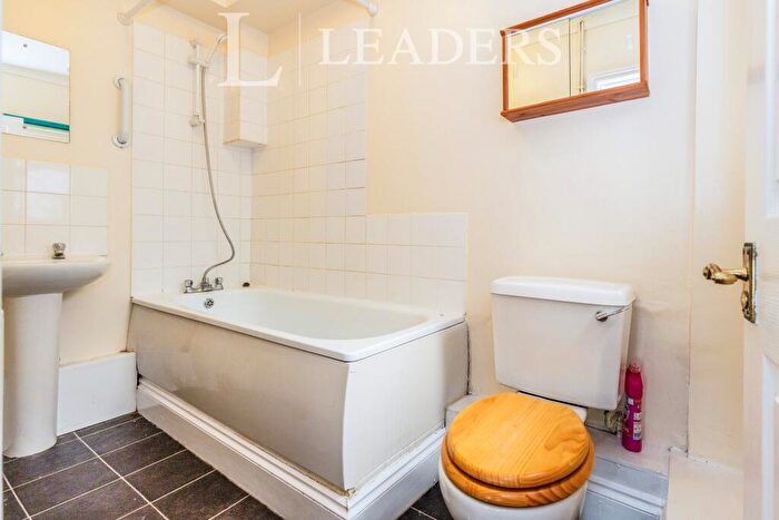 1 Bedroom Apartment To Rent In Kingston Road, Portsmouth, PO2